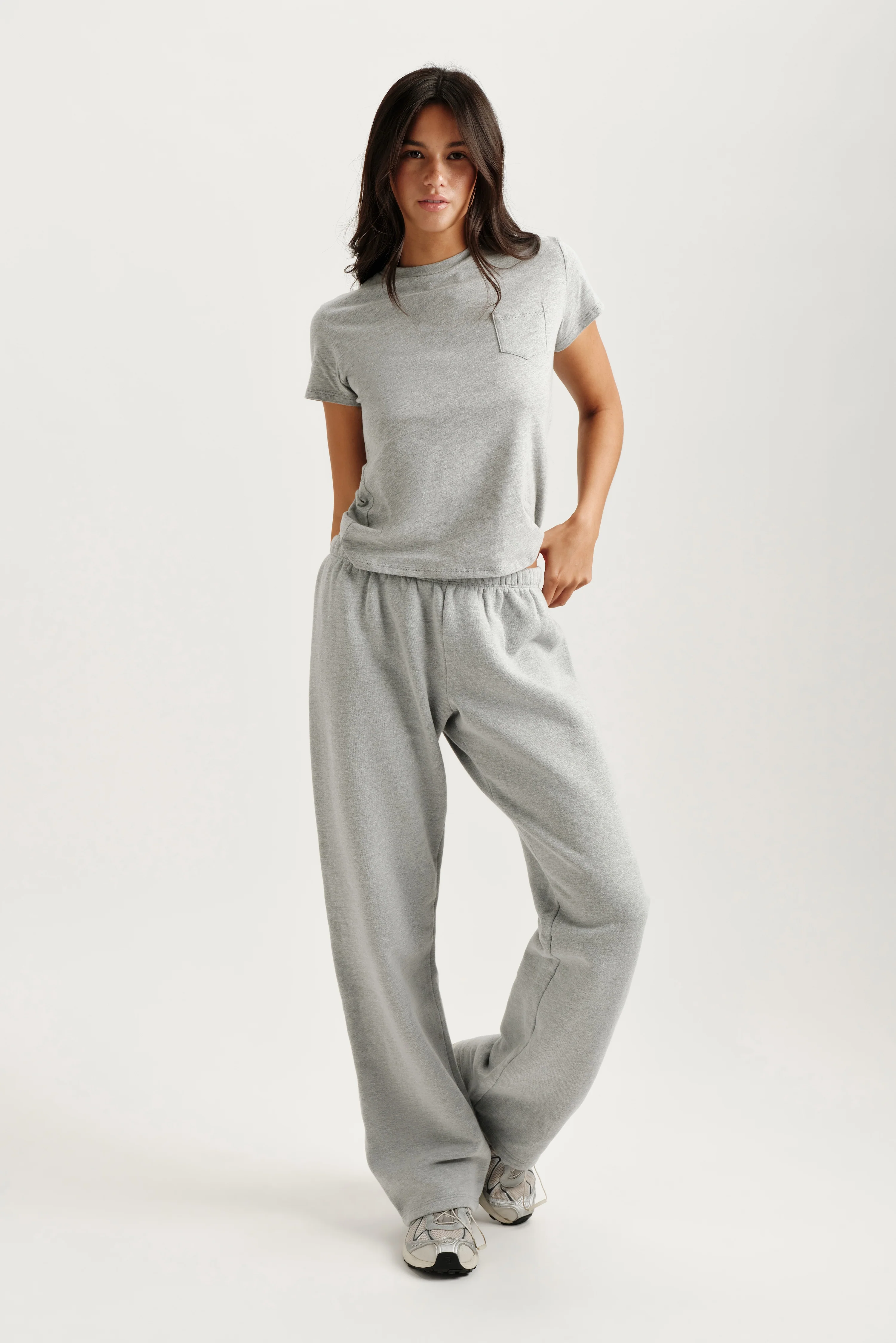 CLASSIC COTTON DAILY STAPLE POCKET TEE - FOG HEATHER GREY - Image 3