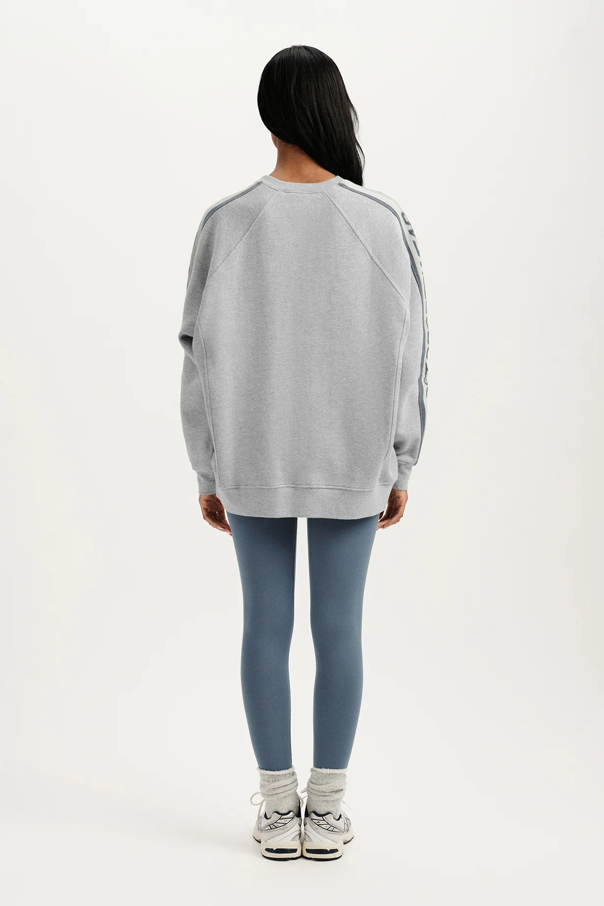 MIDWEIGHT SWEATS STAPLE PANELED CREWNECK - IRON HEATHER GREY/ZUMA - Image 4